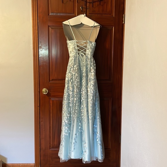 David’s Bridal Size 0 Light Blue Prom Dress - Picture 2 of 5
